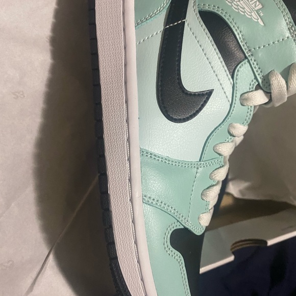 Jordan 1 mid Aquatinf Size 8.5 brand new,authentic - Picture 3 of 4